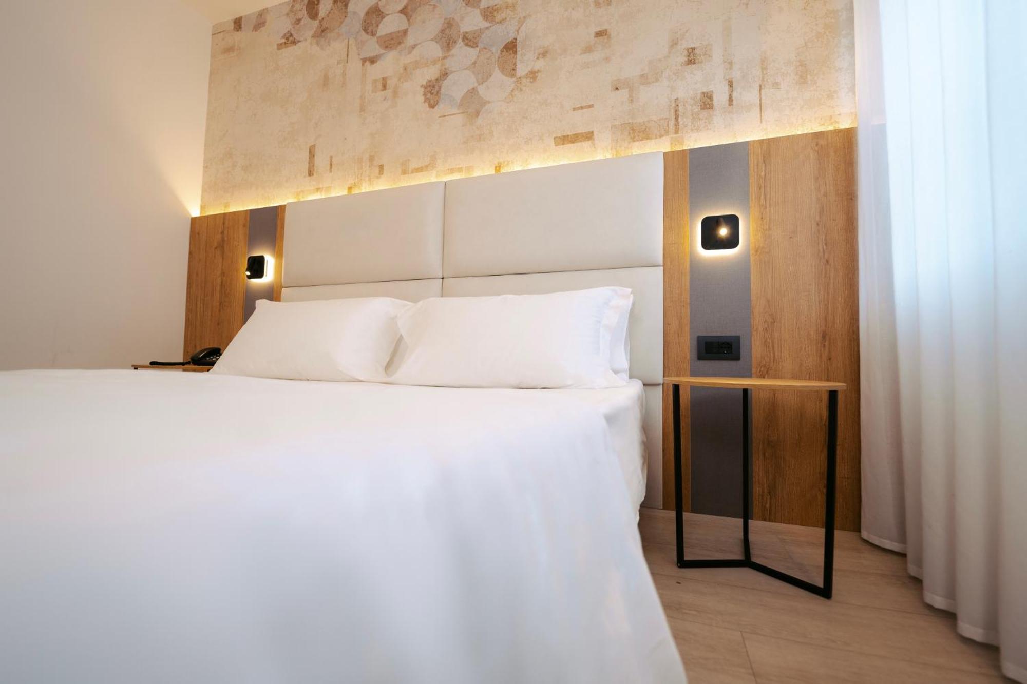 Everest Hotel 3*